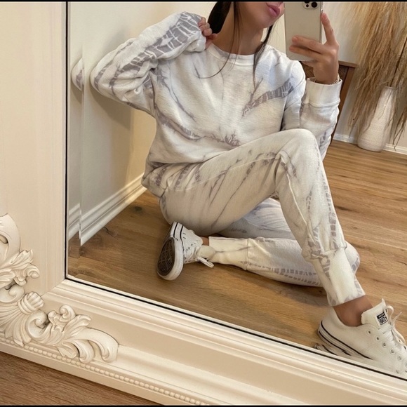 Carefree tye dye pullover - Picture 2 of 4